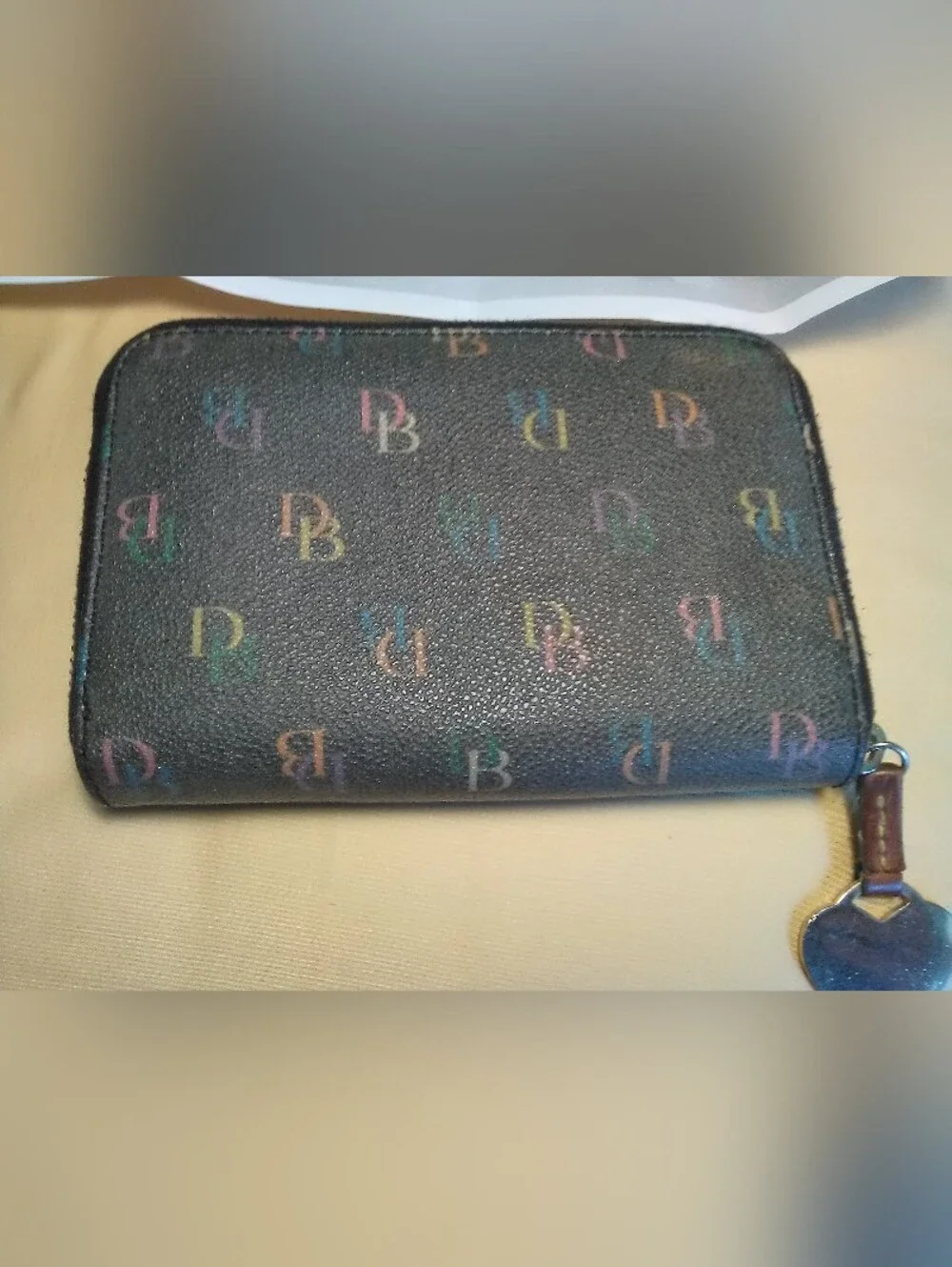 Lo. New Dooney & Bourke Black Pebbled Zip Wallet W/ Rainbow DB Monogram